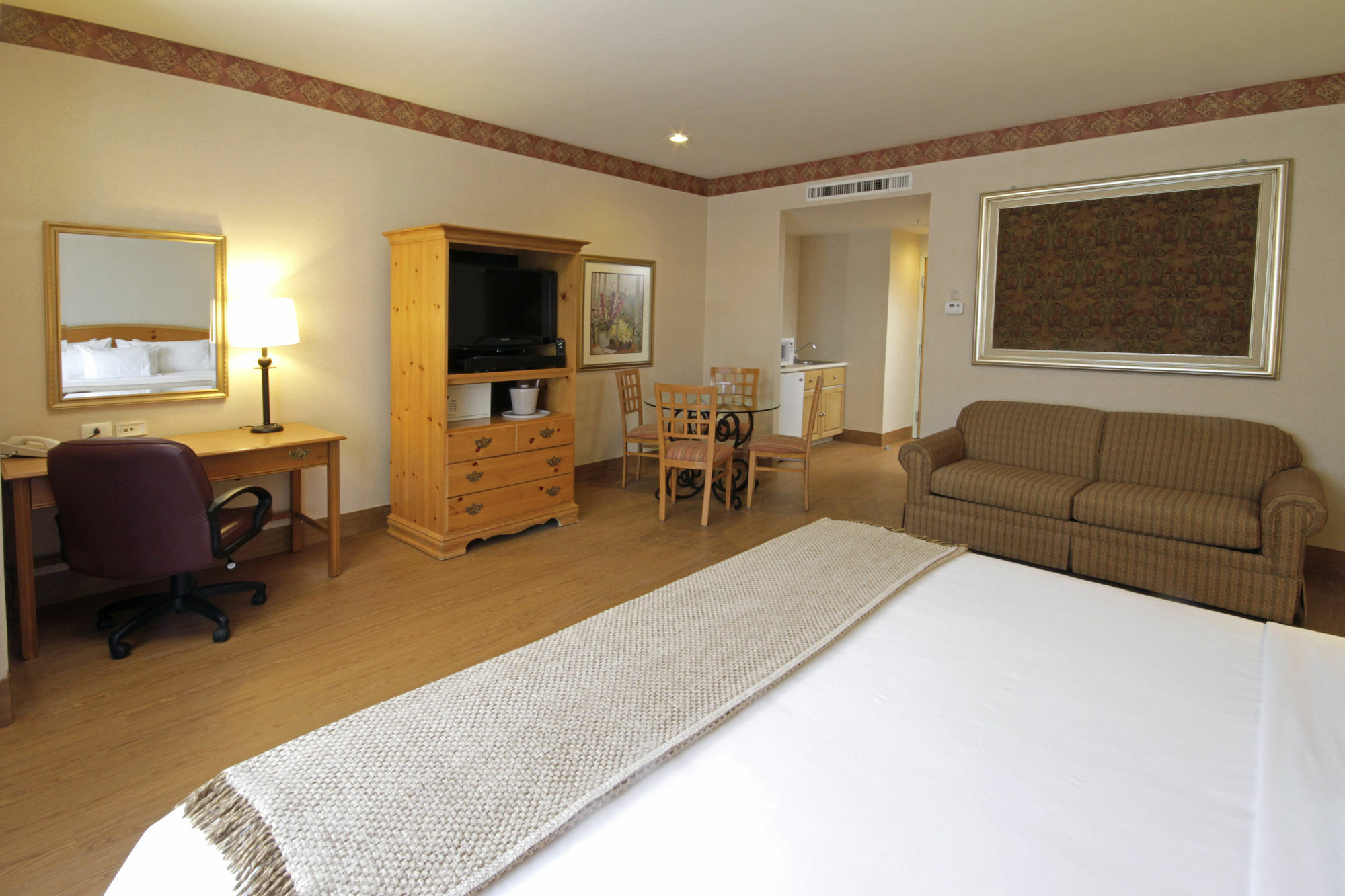 Holiday Inn Express Silao-Aeropuerto Bajio By Ihg Exterior photo
